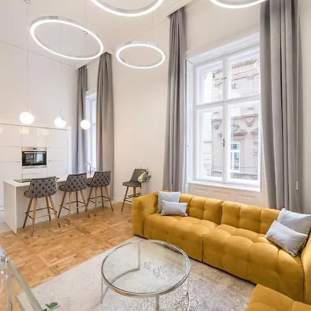 Main Avenue 2 Bdr, 2bthr, Ac, Free Garage Apartamento