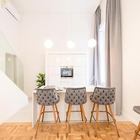 Main Avenue 2 Bdr, 2bthr, Ac, Free Garage Budapest