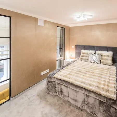 Main Avenue 2 Bdr, 2bthr, Ac, Free Garage * Budapest