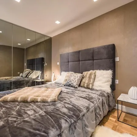 Main Avenue 2 Bdr, 2bthr, Ac, Free Garage * Budapest